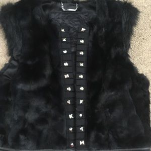 Express fur vest with studs